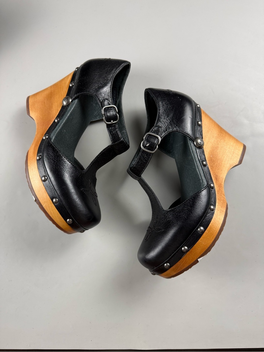 UGG Australia Chrissie T-Strap Wooden Clog Platform Heels Black Leather Womens 7